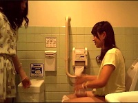 トイレ盗撮！可愛い女子大生2人組が密室で仲良く排泄してる貴重映像【PEEPING WIKI】